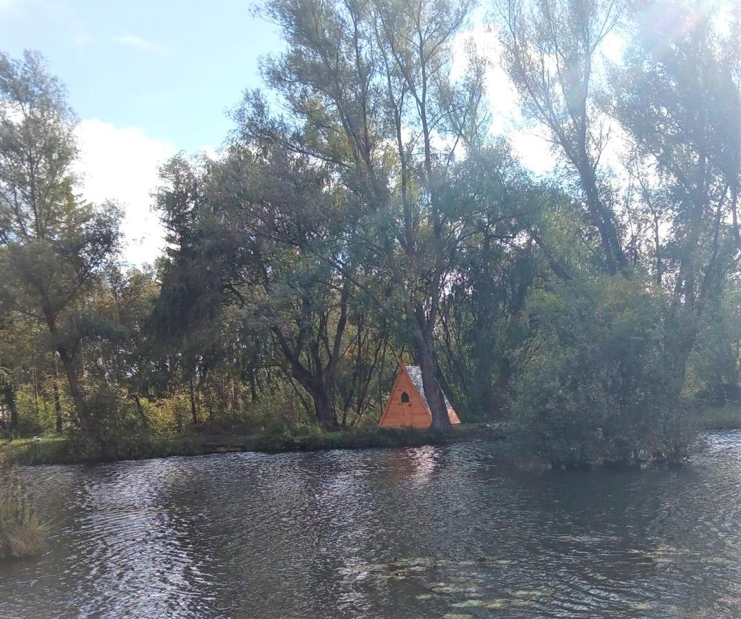 "George'S" Lakeside Wooden Tipi 호텔 클래어 외부 사진